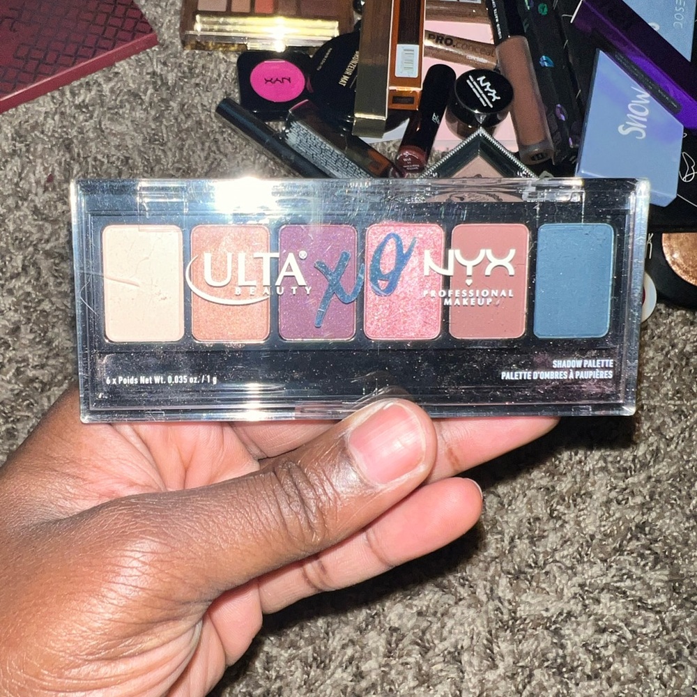 Eyeshadow - Picture 2 of 2